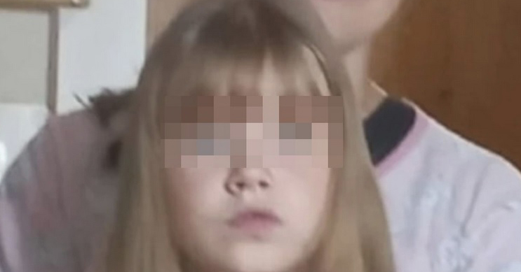 Пропавшую 10-летнюю девочку нашли у соседа в диване
