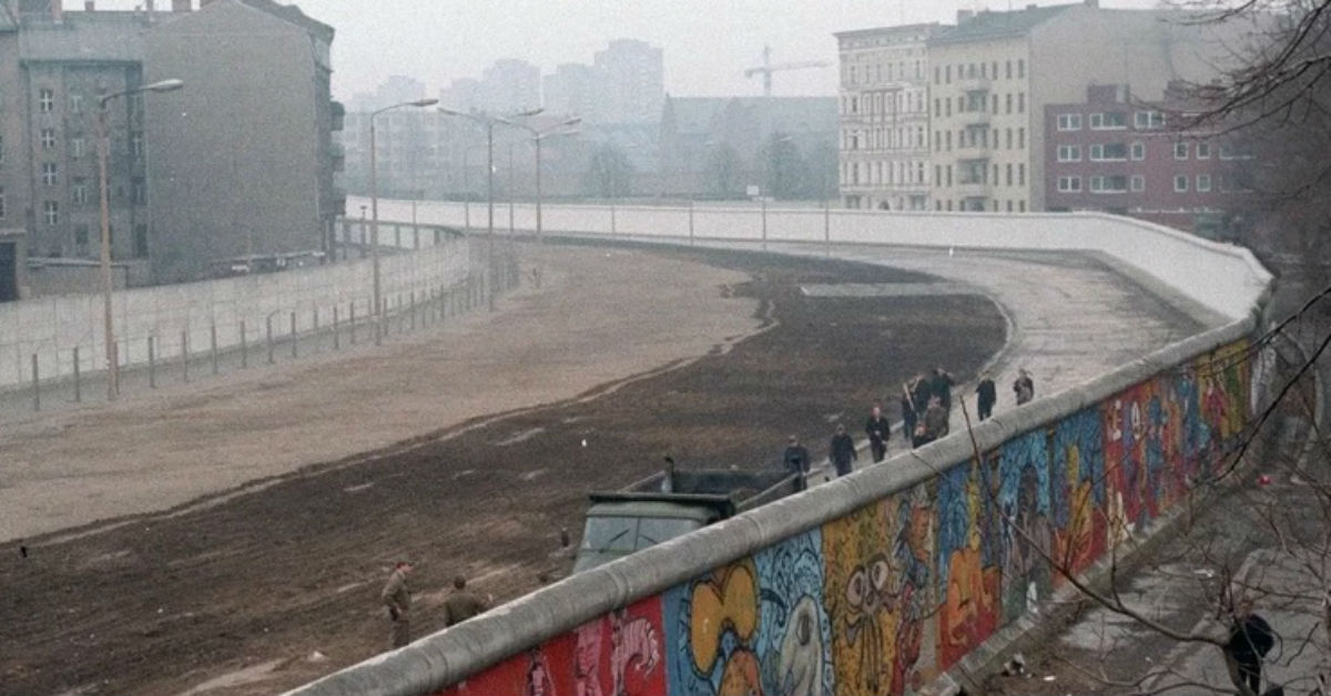 Пересечь Берлинскую стену и... не умереть 