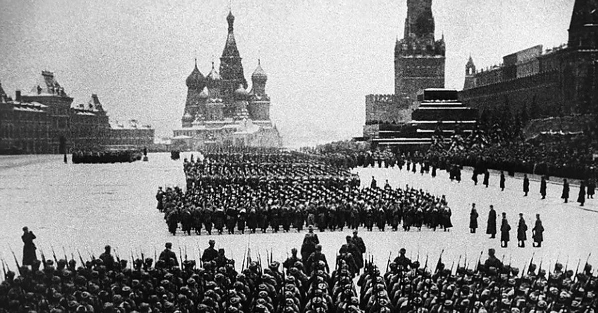 Как осажденная Москва провела в 1941 году парад на Красной площади