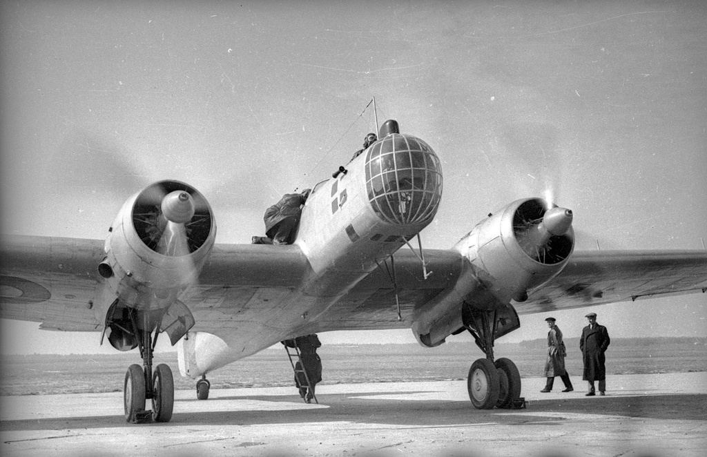 Самолет АНТ-37 «Родина» перед стартом