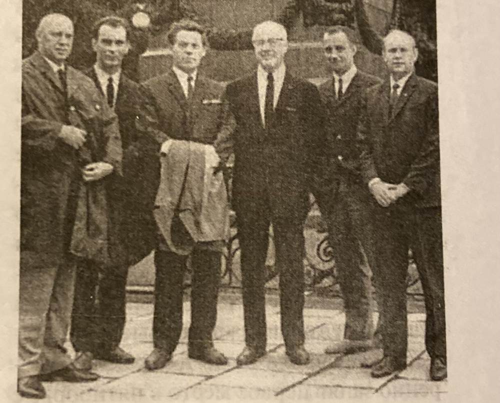 Президент МОК Э. Брендедж (третий справа), рядом слева – В. Силява