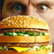 Опасные пищевые привычки: развитие изжоги и отрыжки из-за еды всухомятку, риск дизентерии 