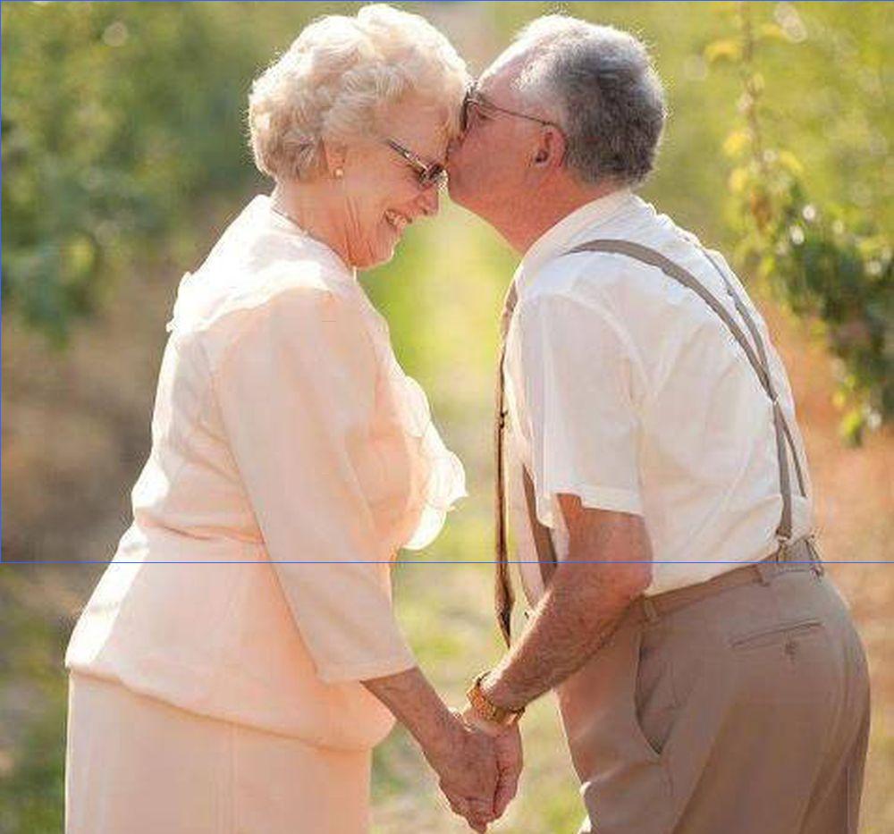 Любят пожилых дам. Пожилые пары. Любовь пожилых. Фотосессия пожилых пар. Стильные пожилые пары.