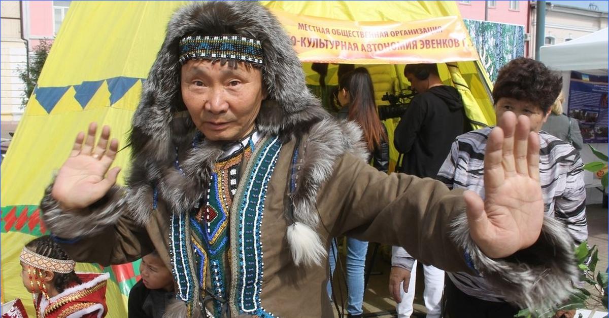 Эвенки фото. Народы Забайкалья эвенки. Народы Забайкалья тунгусы. Эвенки Бурятии национальный наряд. Якуты эвены.