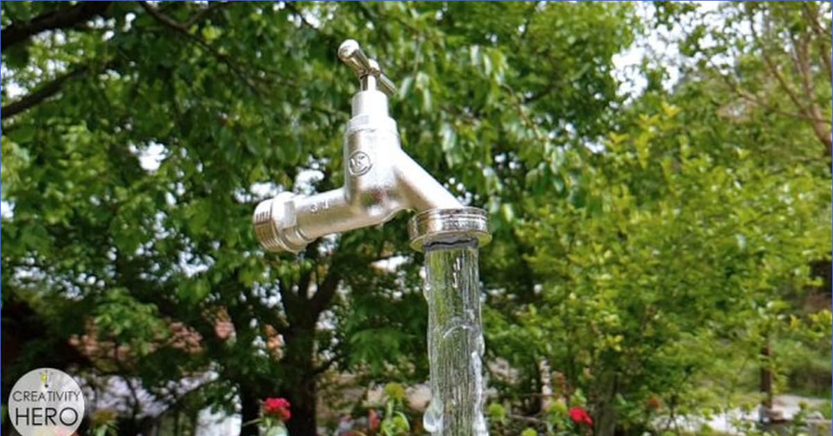 Инсталляция бежит вода. Фонтан "кран, висящий в воздухе" в Испании. Водопроводный кран в воздухе. Скульптура кран висящий в воздухе. Фонтан Волшебный кран.