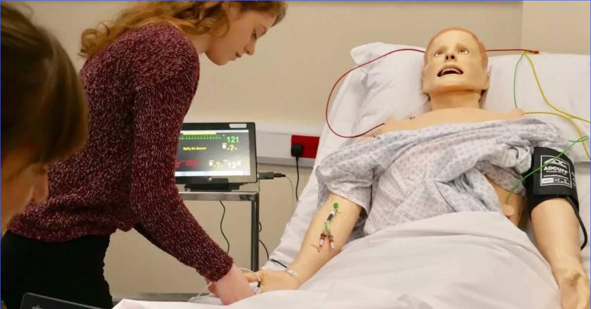 Играть роль больного. Робот симулятор пациента. Роботы для обучения врачей.