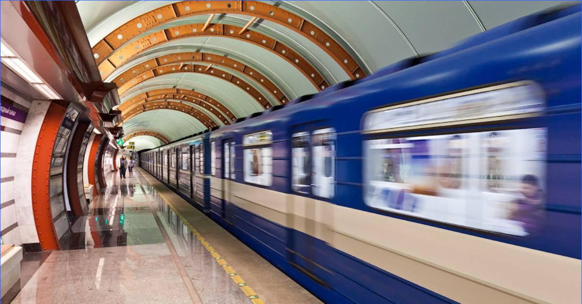 Вокзал санкт петербург метро. Петербургский метрополитен. Метро Санкт-Петербурга 2010. Метро Питер платформа. Поезда Петербургский метрополитен 2010.