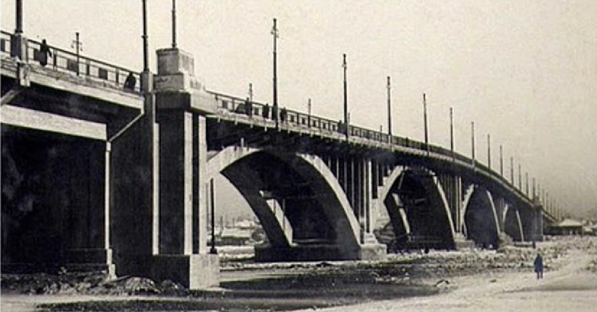 Мост через Ангару вскоре после его открытия в 1936 году