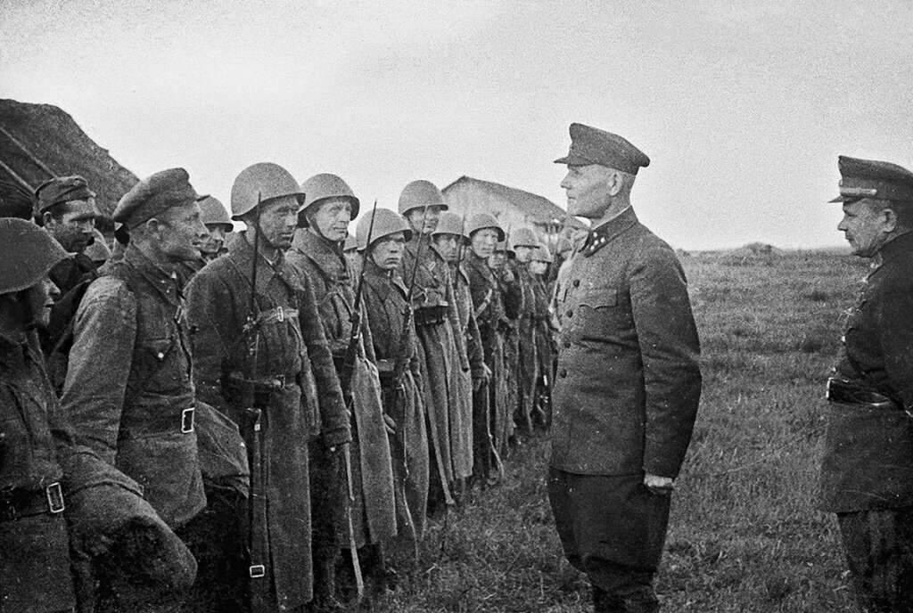 Отец солдатам. Генерал-полковник (будущий маршал) Иван Конев. 1942 год
