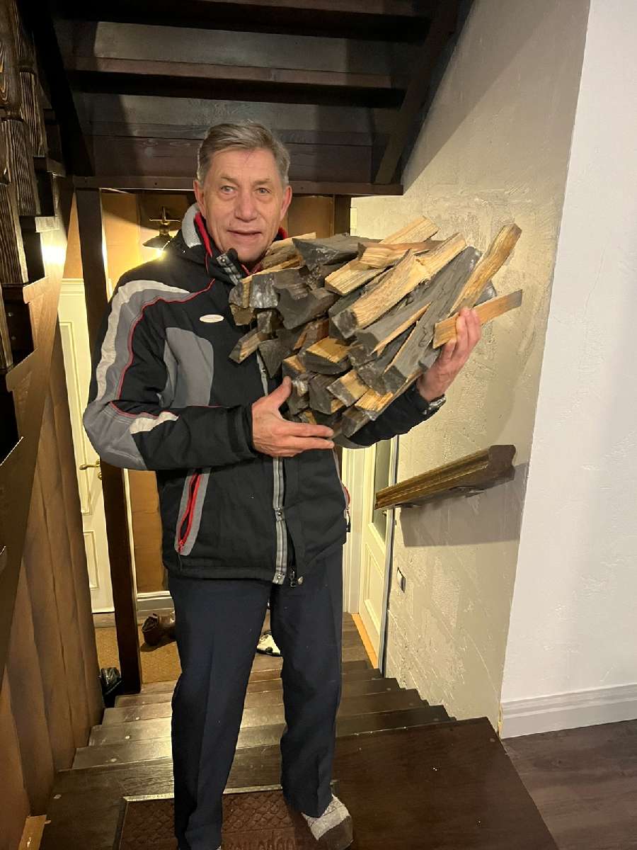 Сам же Анатолий Степанович считает, что он по жизни, несмотря на былые должности и регалии, все же остается таким вот простым крестьянским мужичком