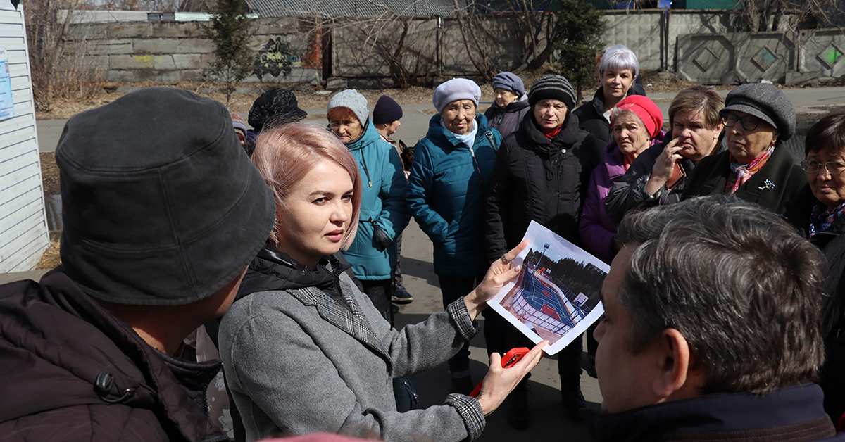 В этом году депутату удалось добиться установки нового хоккейного корта на ул. Воровского, 11/1, рядом со сквером в Жилкино