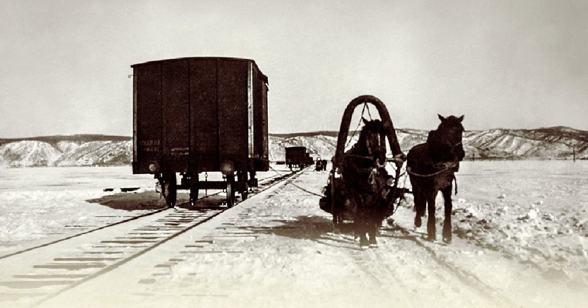 Железнодорожная переправа по льду Байкала. 1904 год