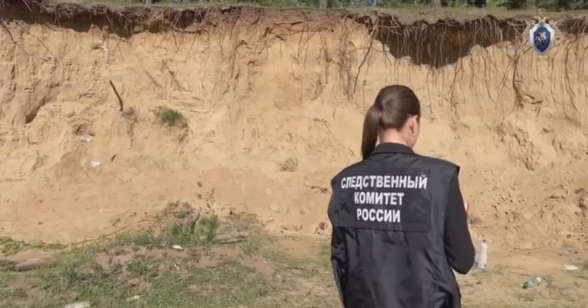 Детей насмерть засыпало песком во время игры на карьере