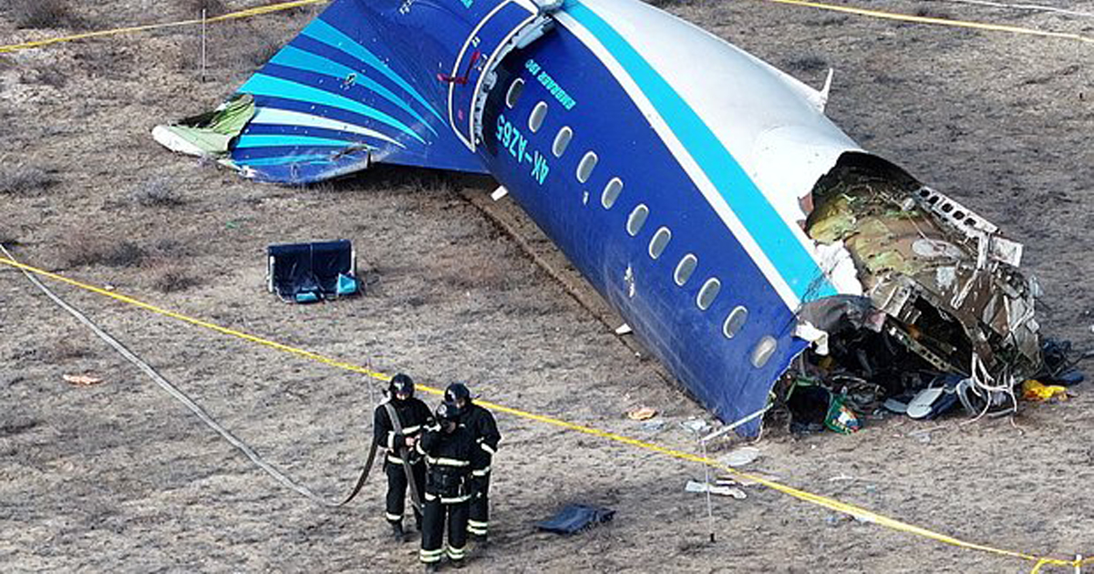 Опубликована расшифровка переговоров экипажа самолета AZAL. Ее содержание противоречит обвинениям Алиева в адрес России