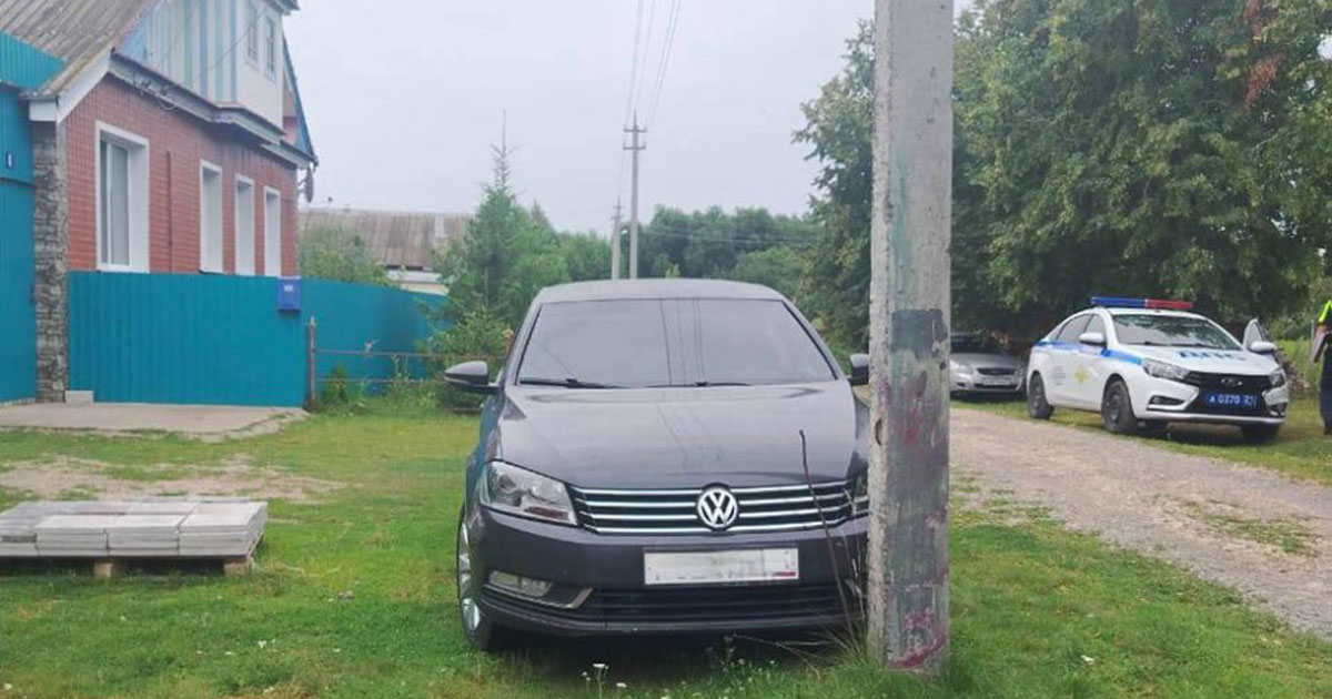 В Чувашии четырехлетний мальчик завел автомобиль отца и сбил сестру