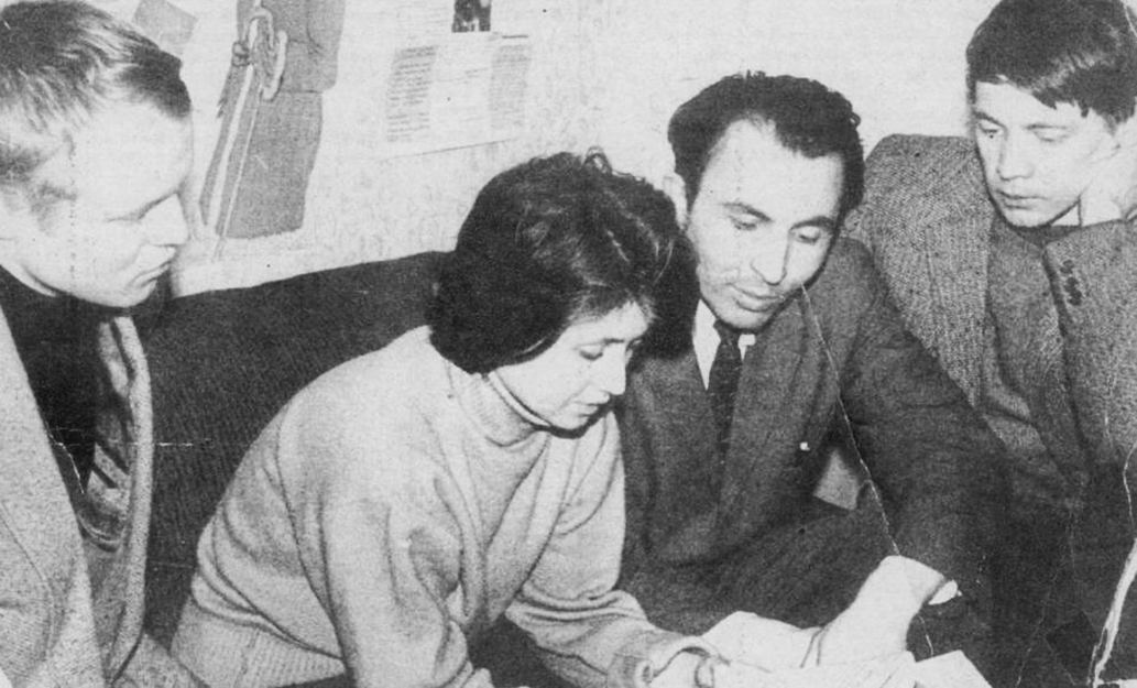 Коллеги: Анатолий Преловский, Людмила Бендер, Иннокентий Новокрещенных, Анатолий Костовский на рабочей секции конференции «Молодость. Творчество. Современность» в 1 964 году.