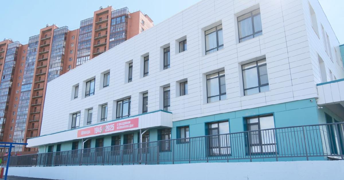 Глава областного центра Руслан Болотов осмотрел новый трехэтажный корпус детского сада № 20 «Росинка» Глава областного центра Руслан Болотов осмотрел новый трехэтажный корпус детского сада № 20 «Росинка»