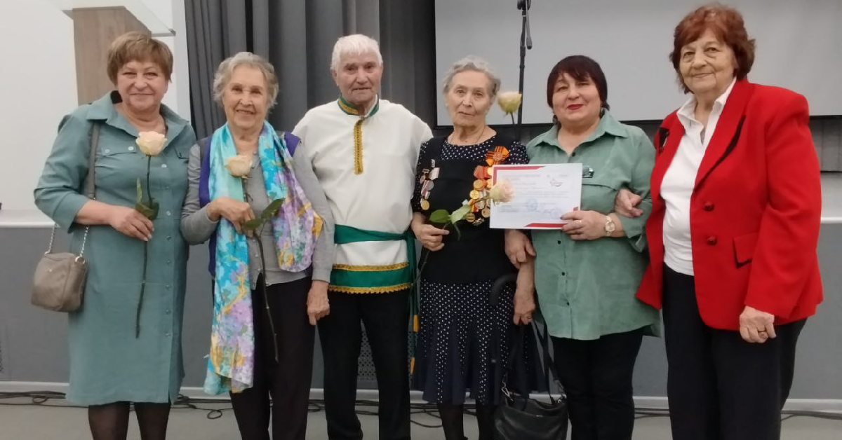 Участники хора: многолетняя староста хора Ольга Николаевна Галкина, слева от нее – Николай Лаптев