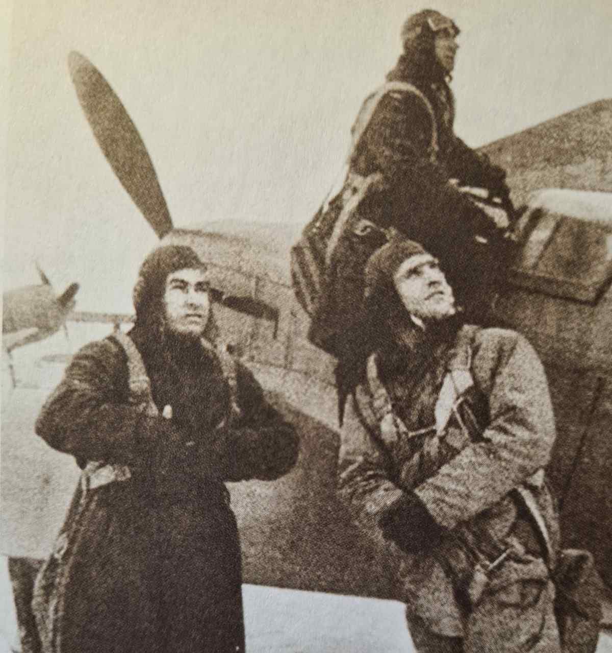 «Как так наши в небе?» (Алесей Маресьев слева)