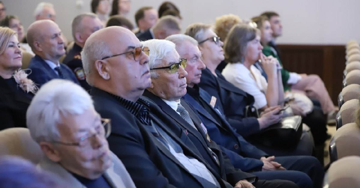 Мэр Иркутска отчитался о проделанной работе. Мэр Иркутска отчитался о проделанной работе.