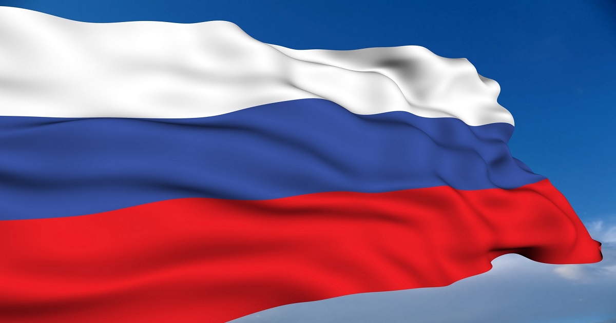 В школах решили поднимать российский флаг и петь гимн