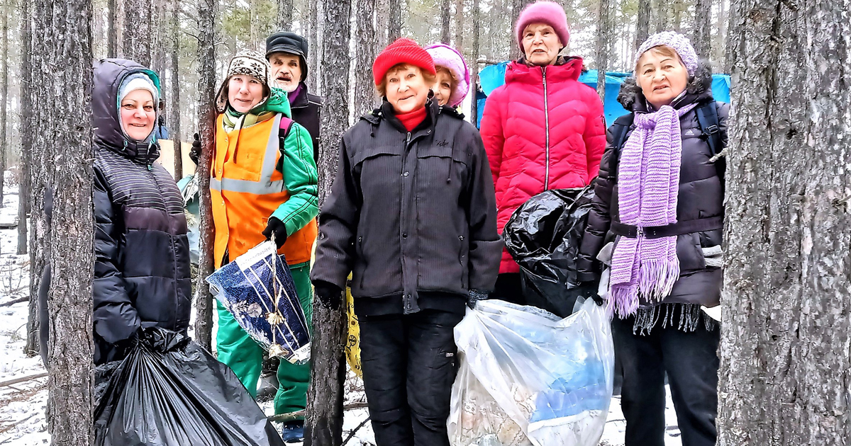 Года – не беда! Пожилые волонтёры собрали мусор на Ольхоне