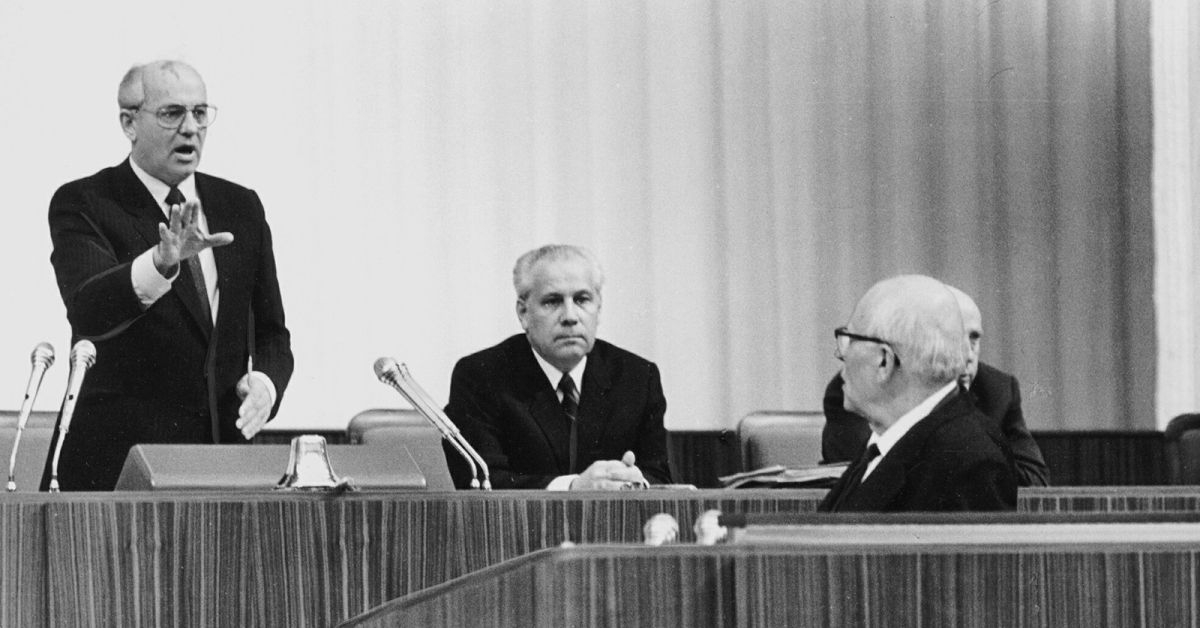 В эти дни исполняется тридцать лет со дня открытия исторического Первого Съезда народных депутатов СССР