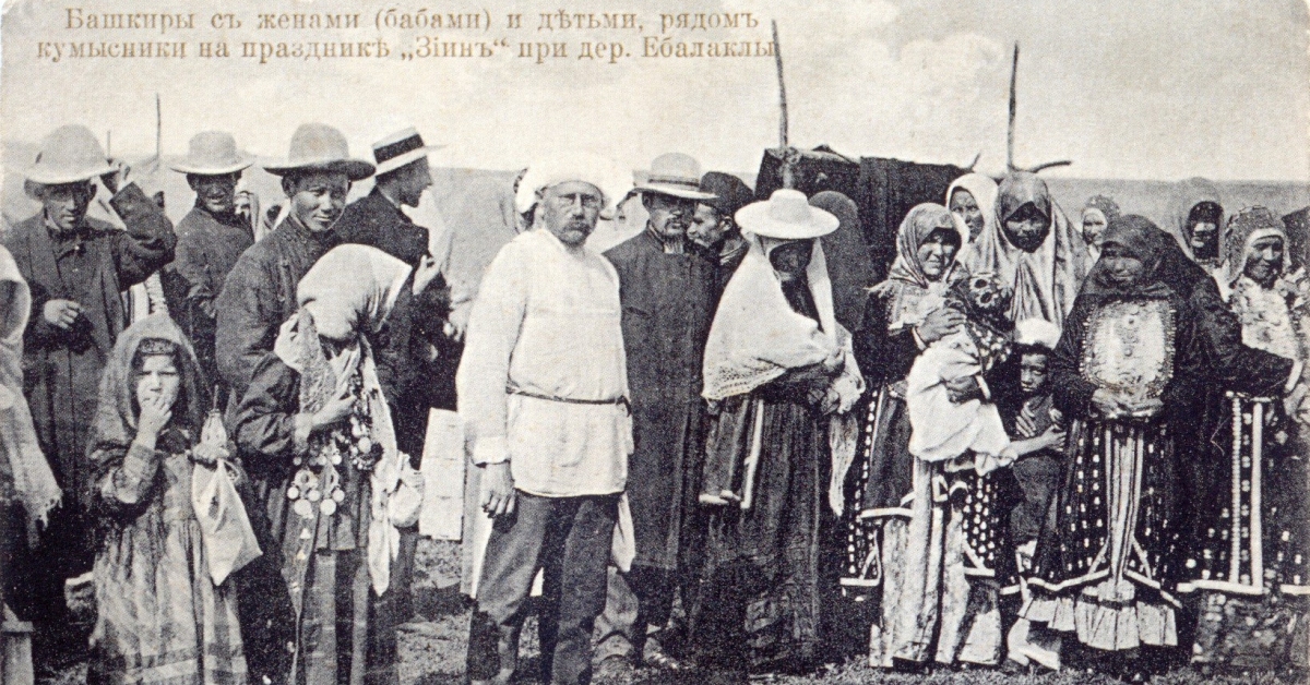 ребовалось разобраться с татарами и башкирами, ведь после падения монархии местные национальные деятели быстро заговорили о «возрождении Булгарского государства»