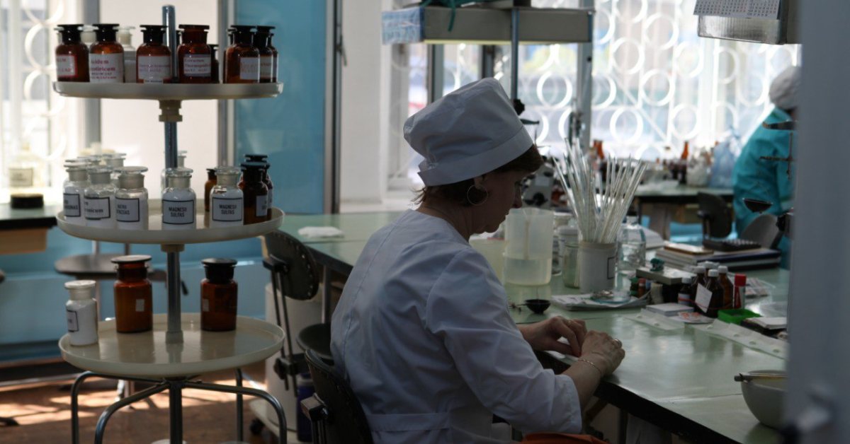 Мэр Иркутска Руслан Болотов посетил производственную площадку аптеки № 103 – структурного подразделения МУФП «Иркутская аптека».