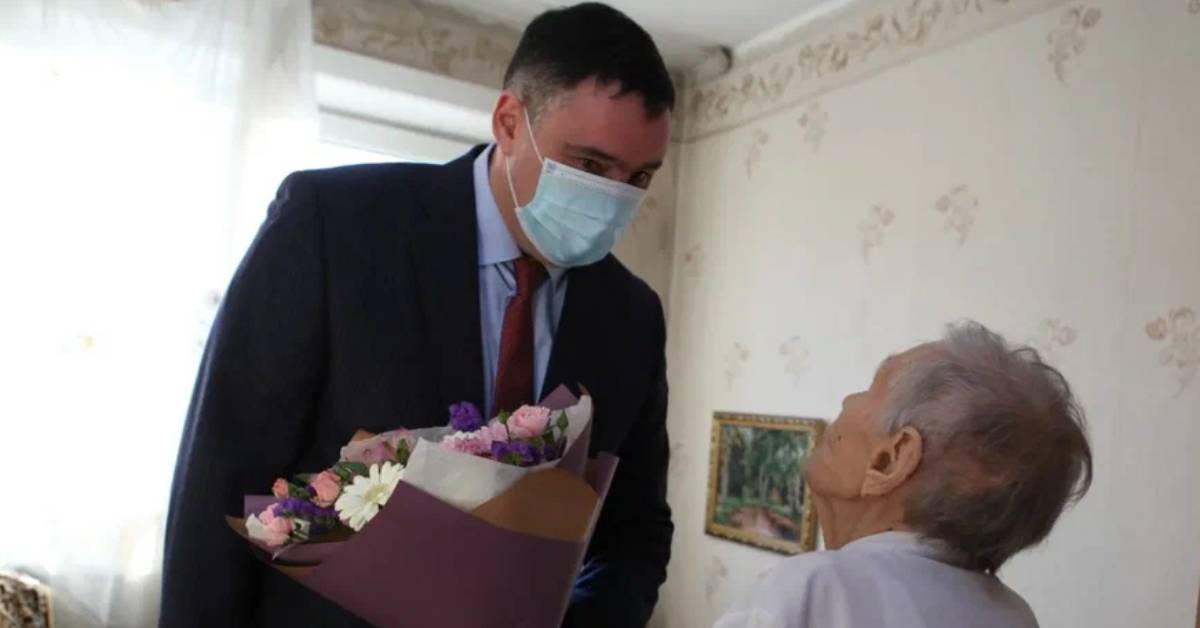Учительница русского и литературы из Сибири отметила 100-летний юбилей 