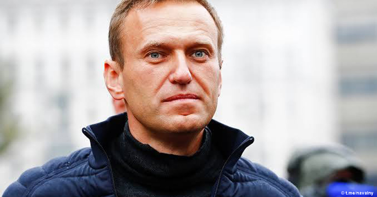 Россияне простились с Алексеем Навальным*