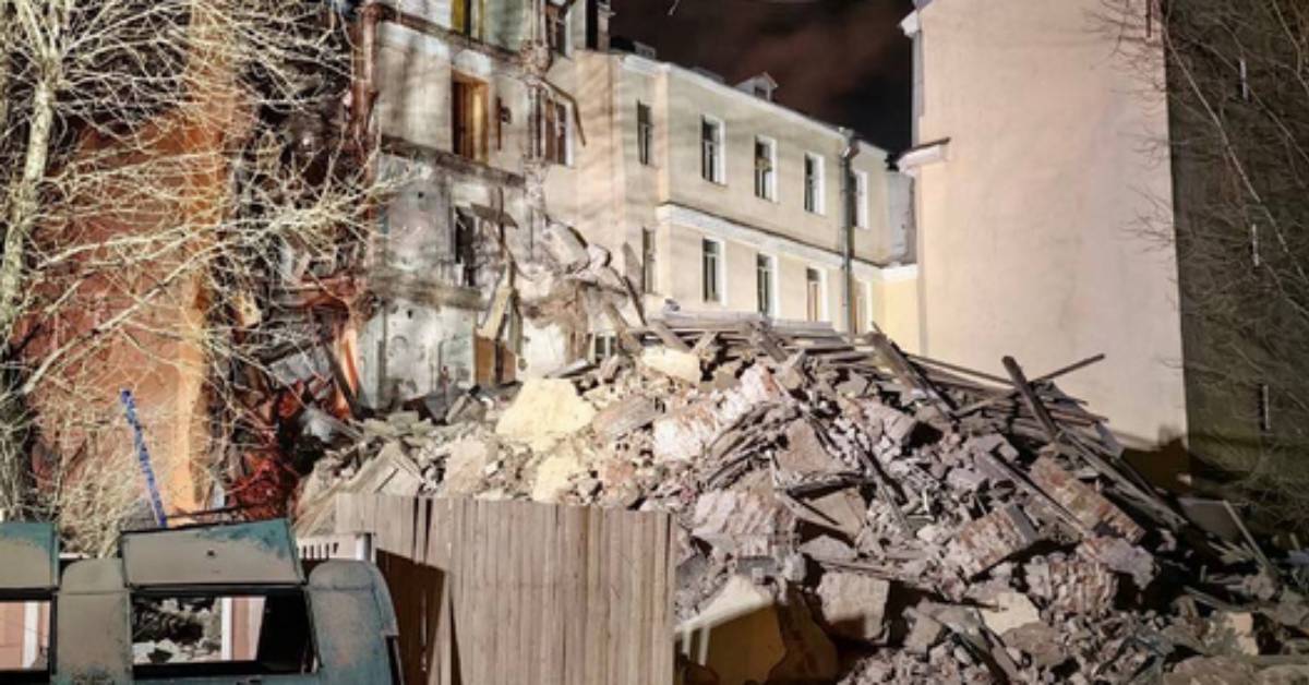 В центре Петербурга рухнул дом 