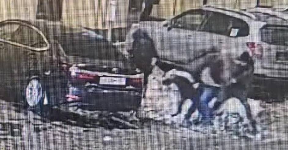 Мужчины из Lexus избили за замечание участника СВО без руки