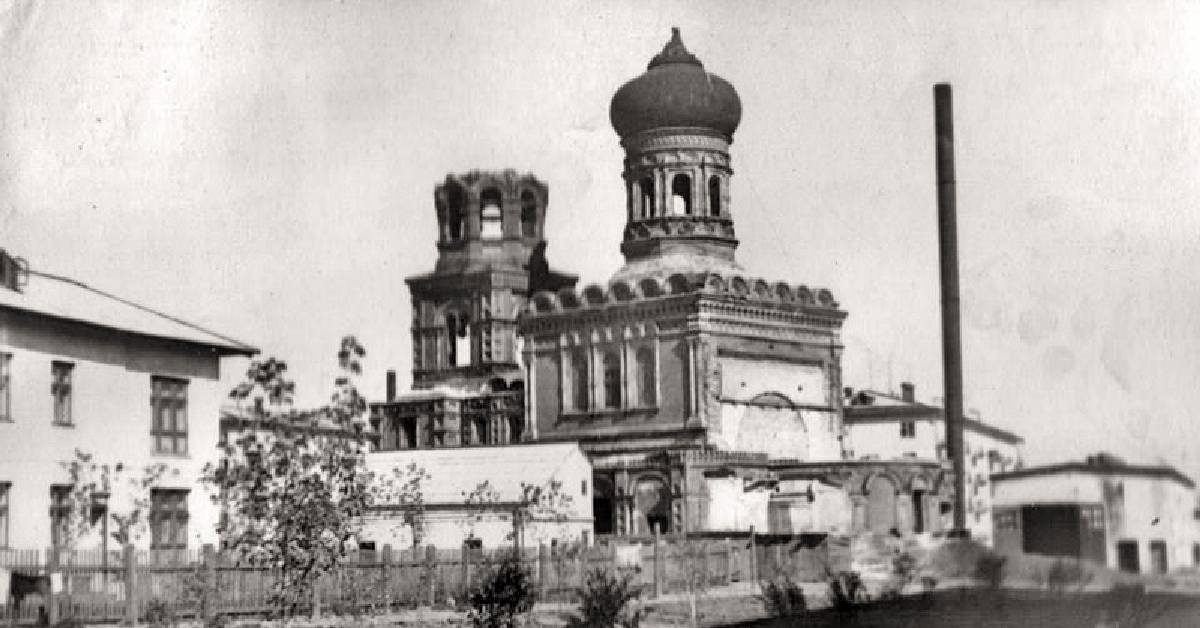 Александринская церковь в Иркутске незадолго до полного сноса. 1950-е годы